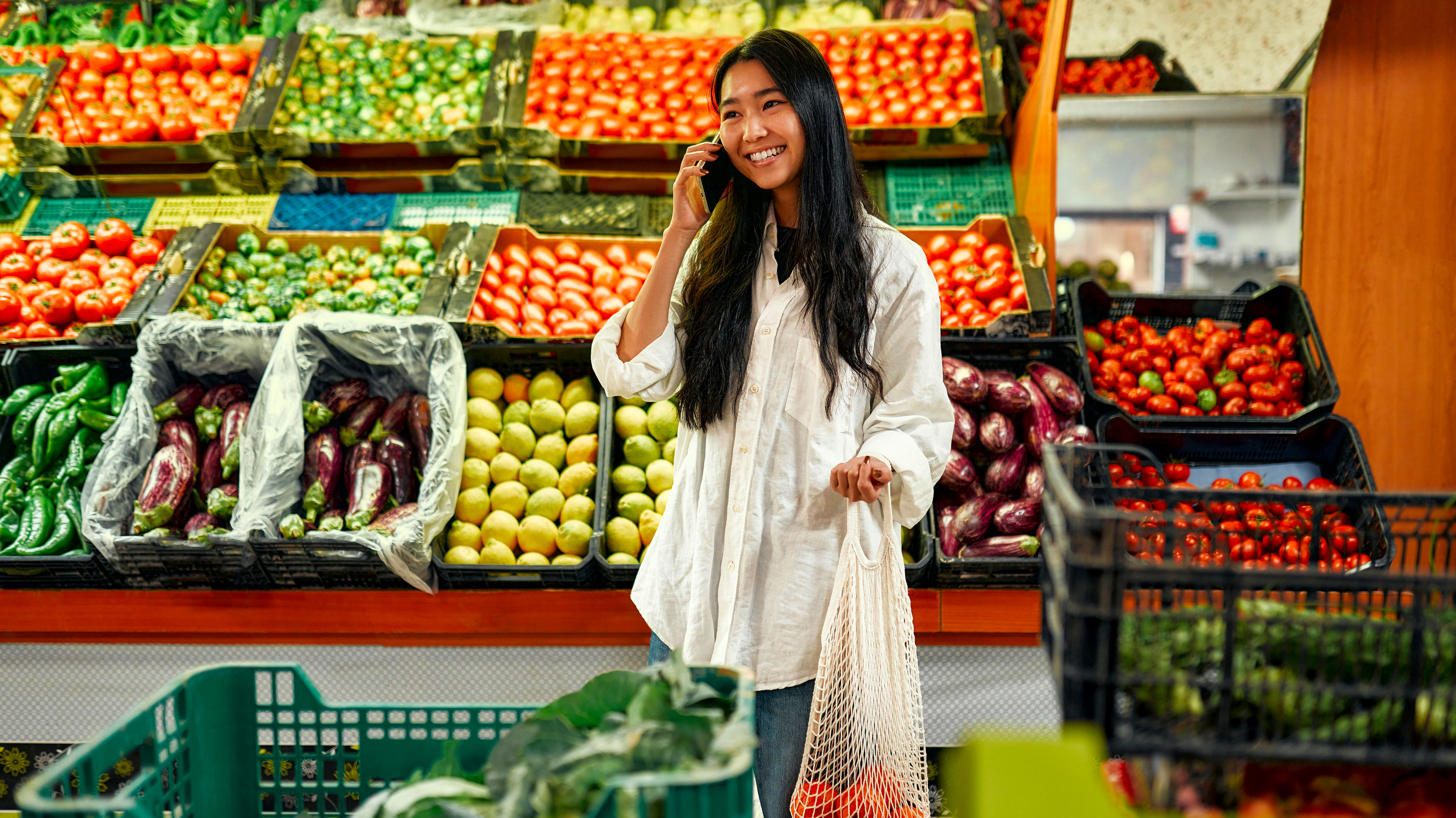 A girl is purchasing items at the supermarket. 