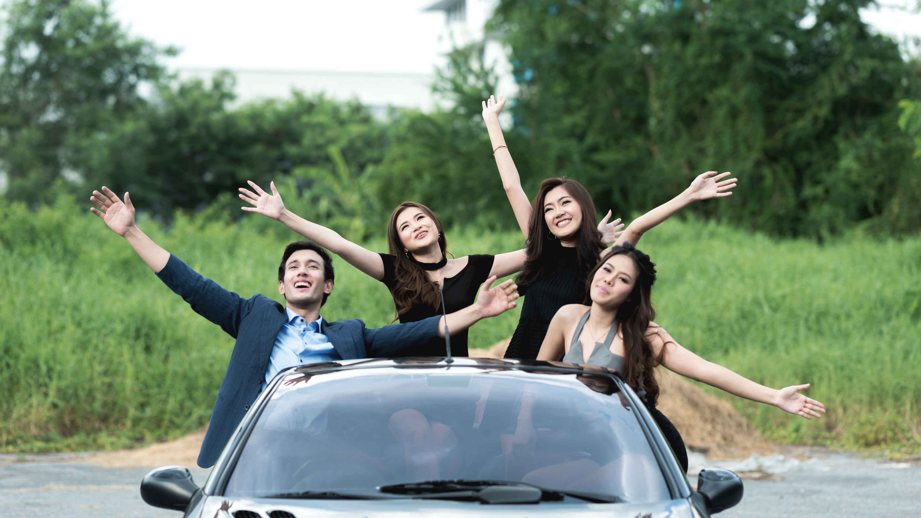 Friends travelling