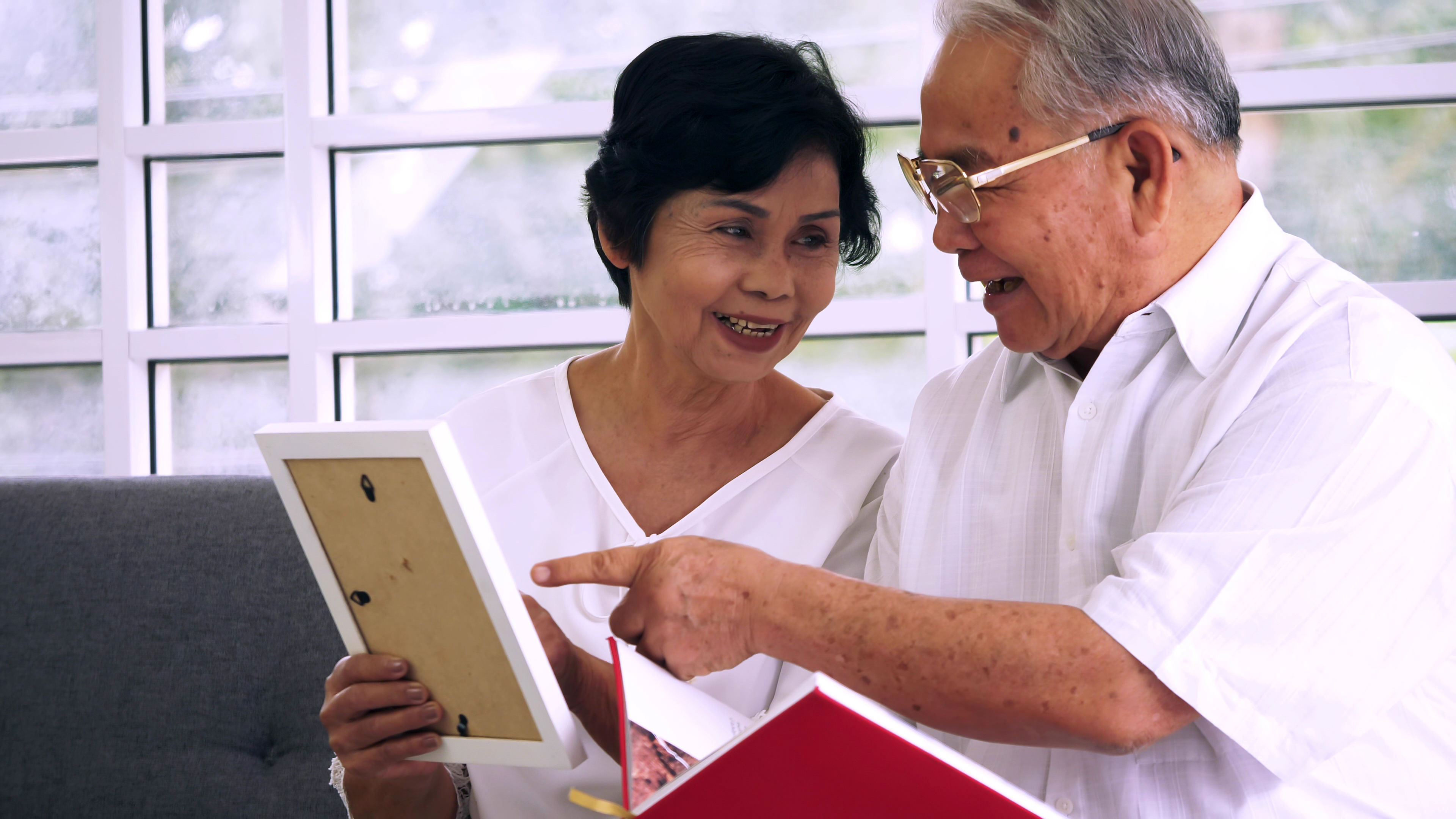 Old couple looking at a photo frame