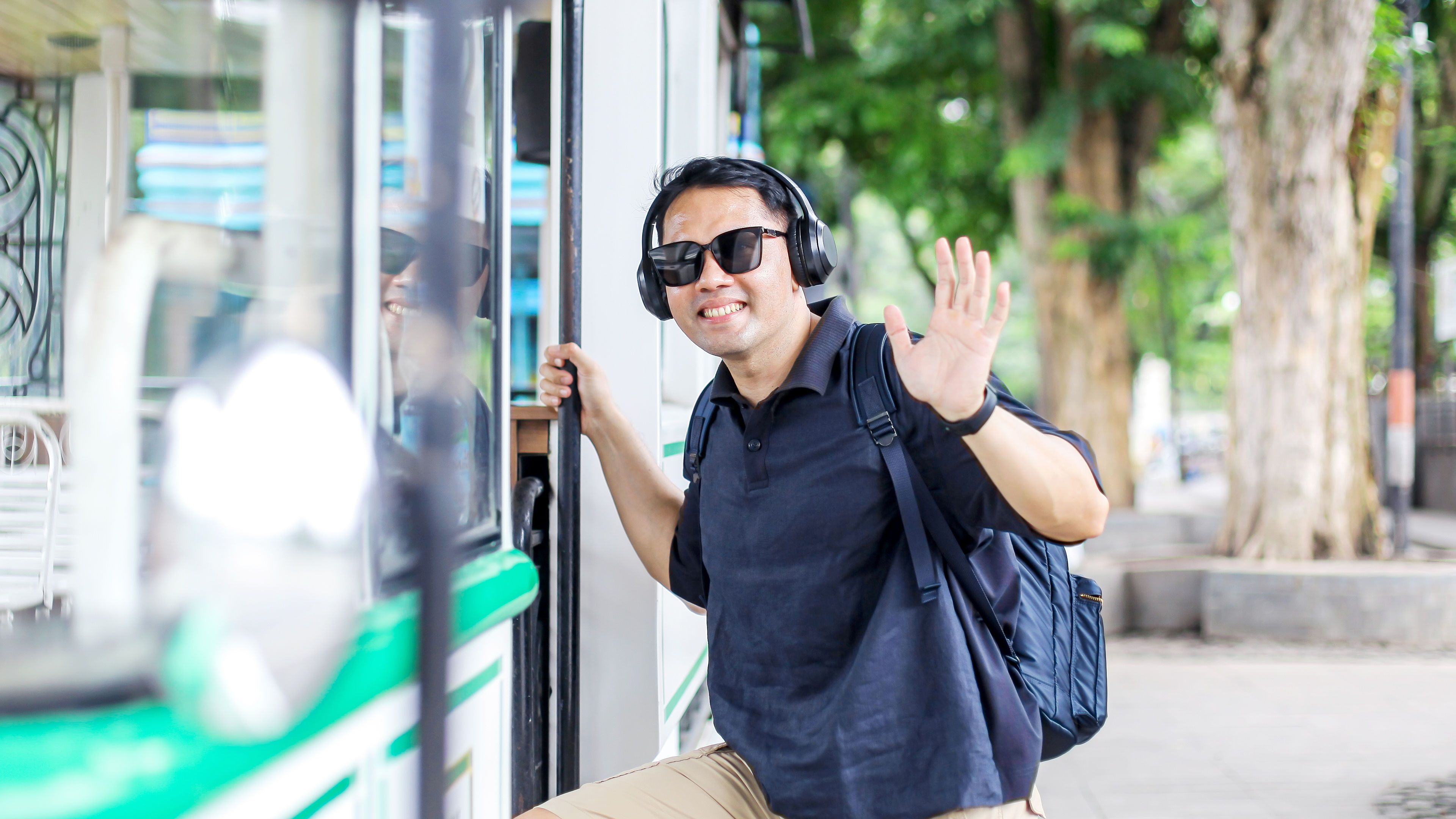 Traveller boarding bus